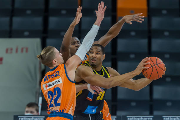 双双破门 双双破门